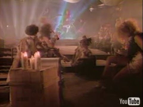 Kiss - All Hell\'s Breakin\' Loose